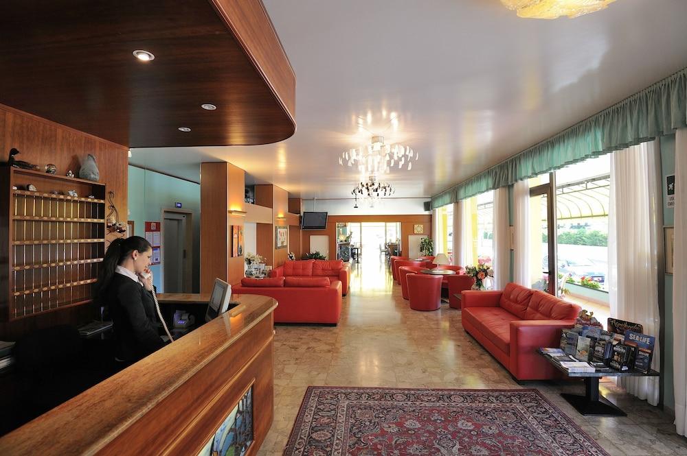 Hotel Jadran 리도 디 예솔로 외부 사진