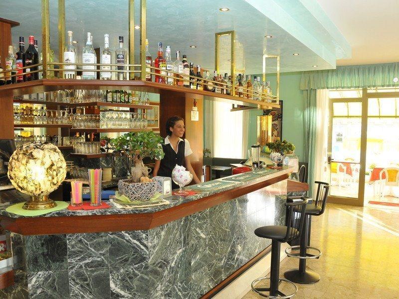 Hotel Jadran 리도 디 예솔로 외부 사진