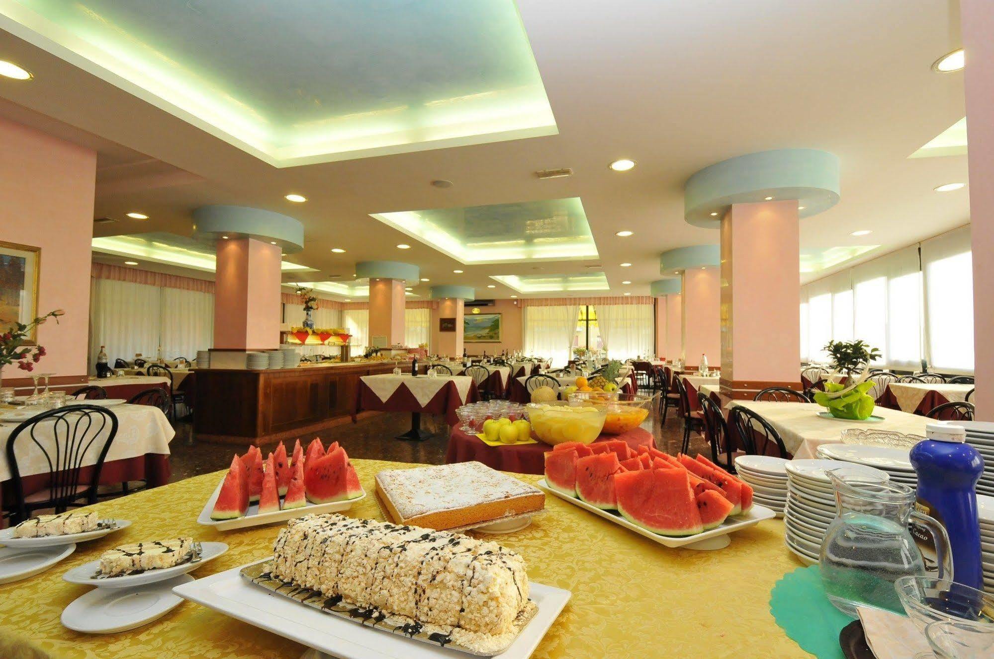 Hotel Jadran 리도 디 예솔로 외부 사진